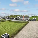 Vinkelbaek X Holiday home
